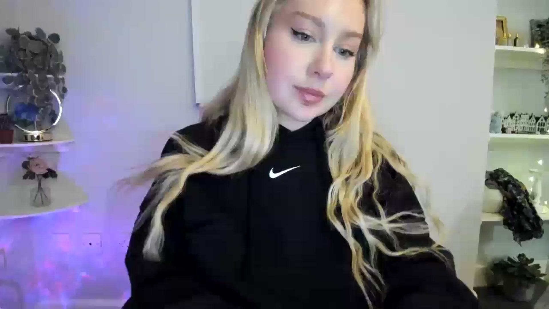 Gallery image thumbnail from AvaCutie's myfreecams stream on, 04/12/2026, 20:00 image 12 of 20