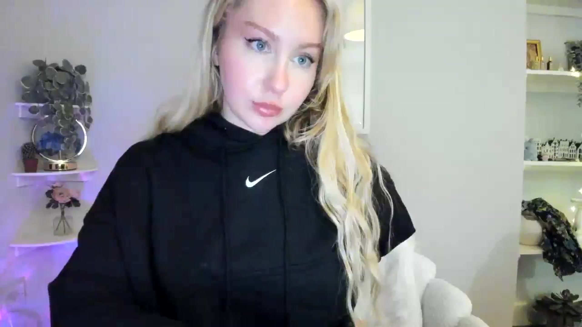 Gallery image thumbnail from AvaCutie's myfreecams stream on, 04/12/2026, 20:00 image 6 of 20