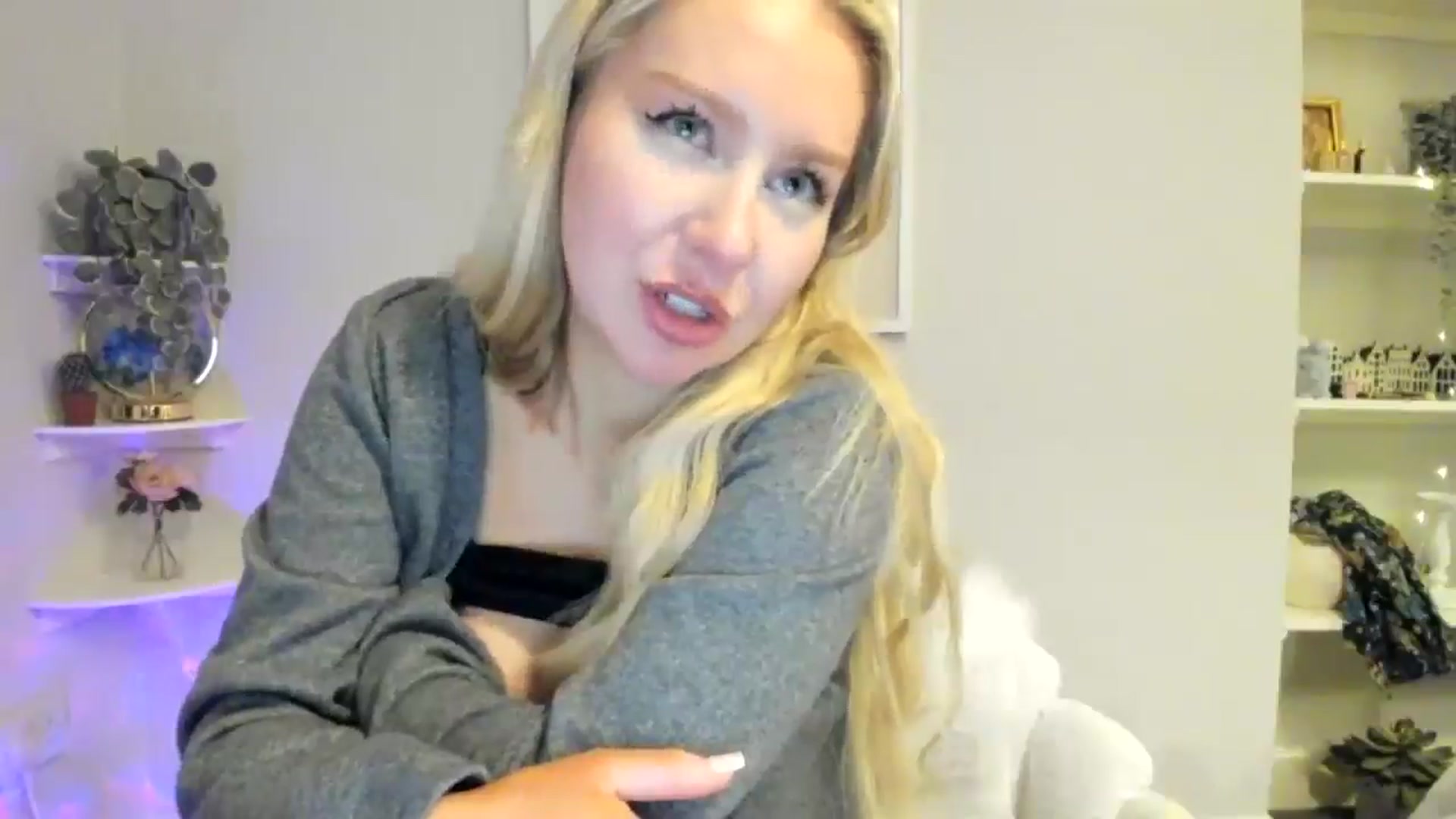 Gallery image thumbnail from AvaCutie's myfreecams stream on, 04/14/2026, 18:40 image 2 of 20