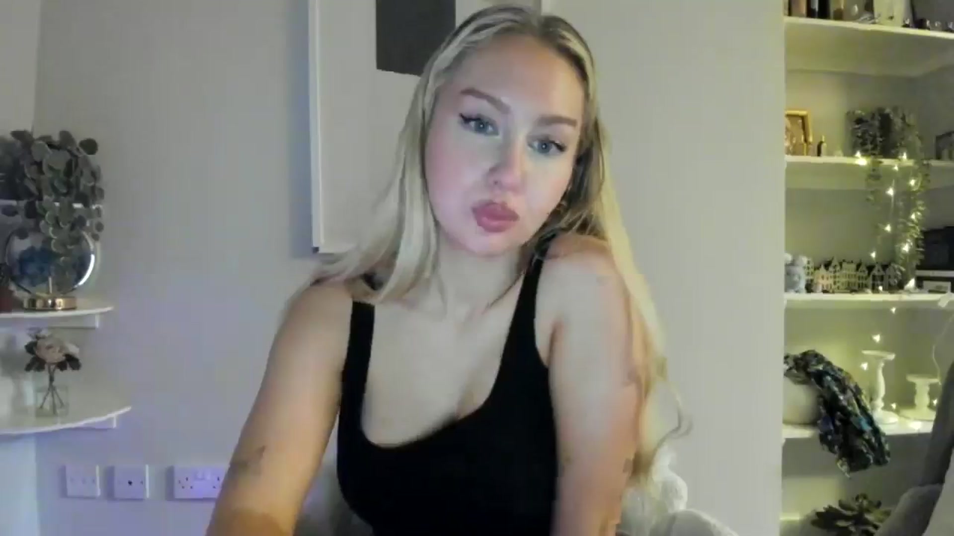 Gallery image thumbnail from AvaCutie's myfreecams stream on, 04/14/2026, 18:40 image 7 of 20