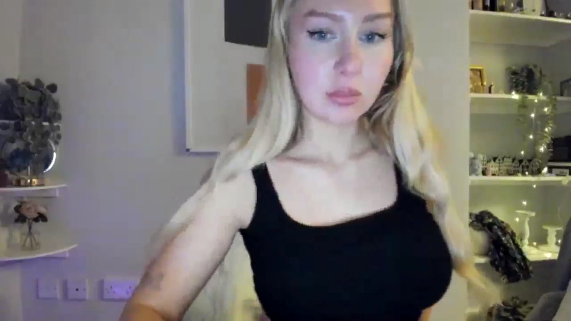 Gallery image thumbnail from AvaCutie's myfreecams stream on, 04/14/2026, 18:40 image 5 of 20
