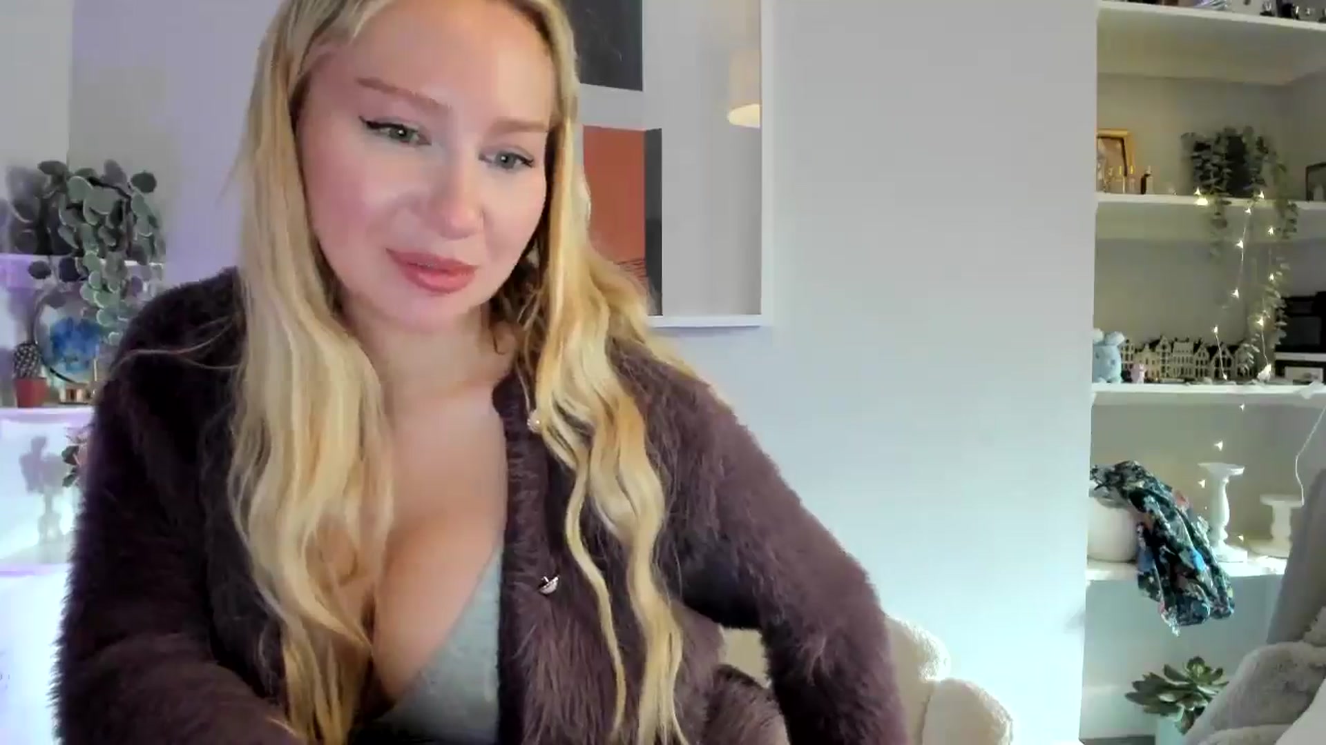 Gallery image thumbnail from AvaCutie's myfreecams stream on, 04/15/2026, 10:27 image 15 of 20