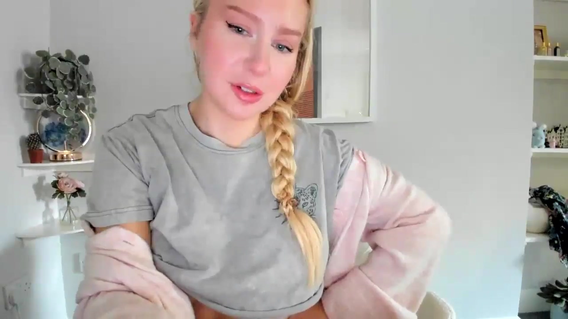 Gallery image thumbnail from AvaCutie's myfreecams stream on, 04/15/2026, 16:47 image 9 of 20