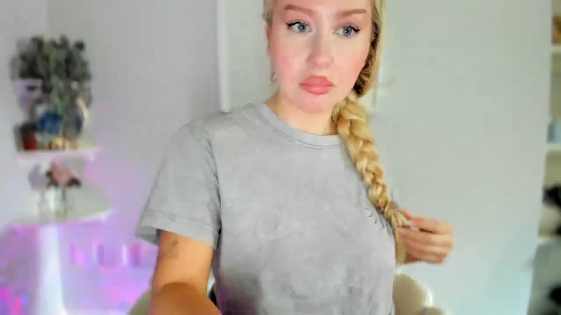 Gallery image thumbnail from AvaCutie's myfreecams stream on, 04/15/2026, 16:47 image 13 of 20