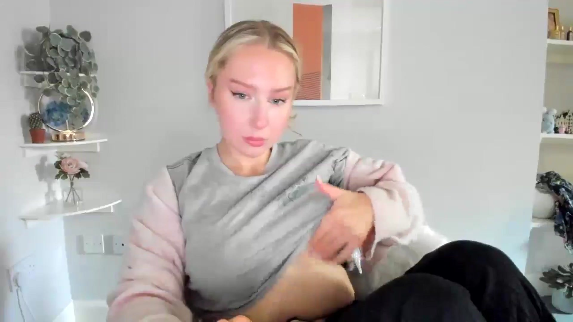 Gallery image thumbnail from AvaCutie's myfreecams stream on, 04/15/2026, 16:47 image 4 of 20