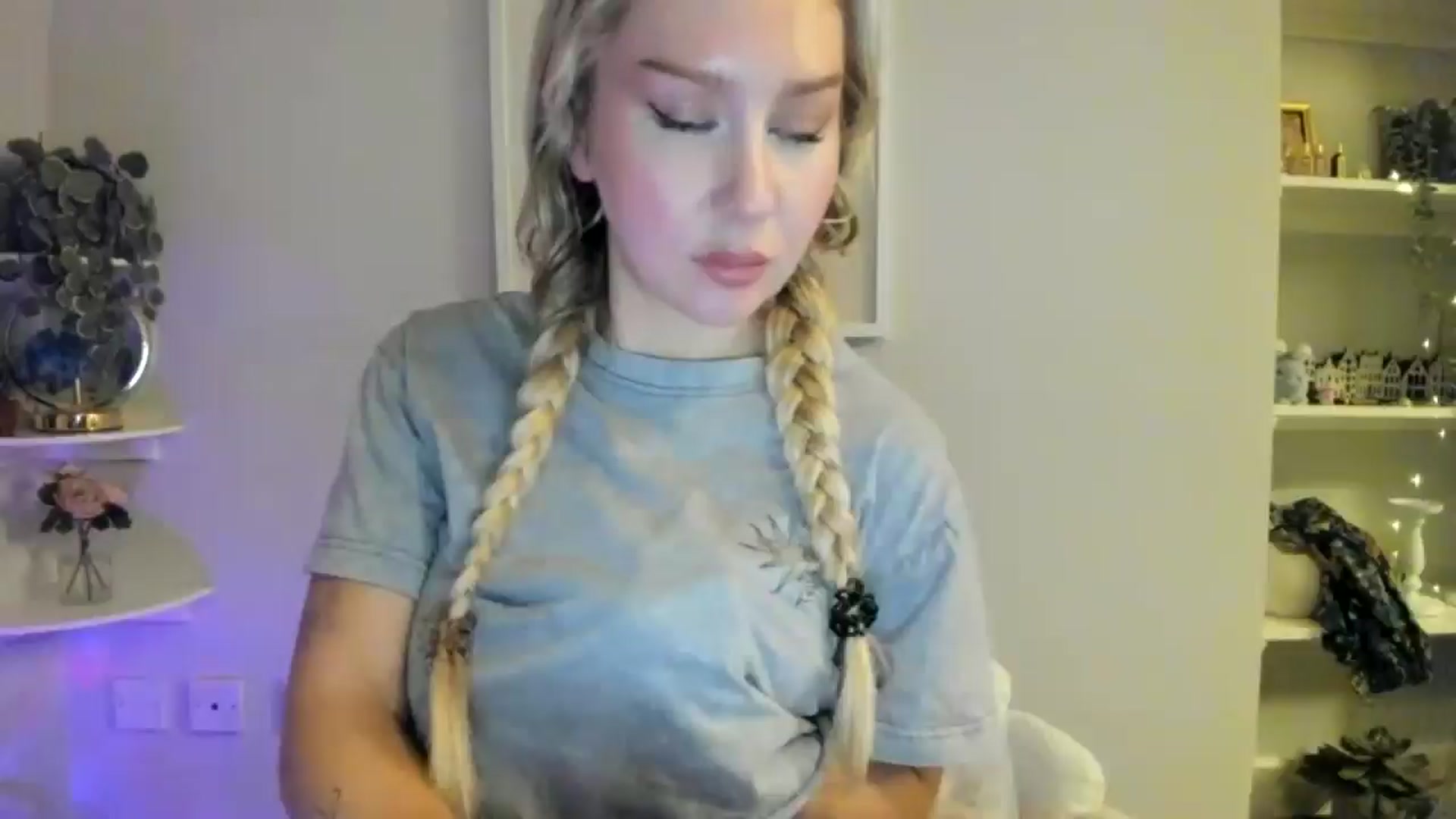 Gallery image thumbnail from AvaCutie's myfreecams stream on, 04/15/2026, 20:59 image 4 of 20