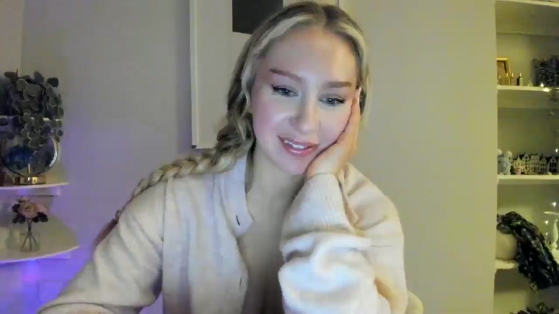 Gallery image thumbnail from AvaCutie's myfreecams stream on, 04/15/2026, 20:59 image 18 of 20