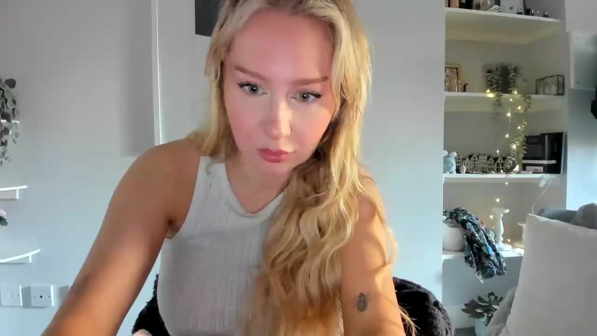 Gallery image thumbnail from AvaCutie's myfreecams stream on, 04/16/2026, 09:49 image 6 of 20