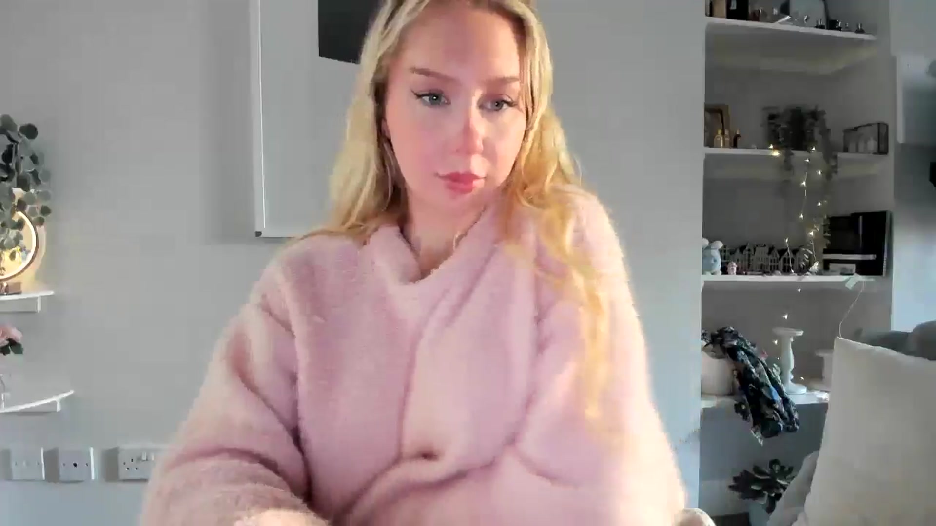 Gallery image thumbnail from AvaCutie's myfreecams stream on, 04/16/2026, 13:33 image 7 of 20