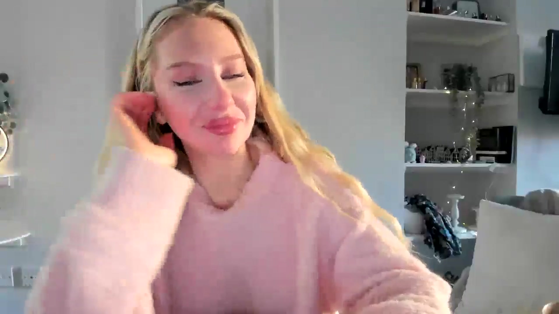 Gallery image thumbnail from AvaCutie's myfreecams stream on, 04/16/2026, 13:33 image 11 of 20