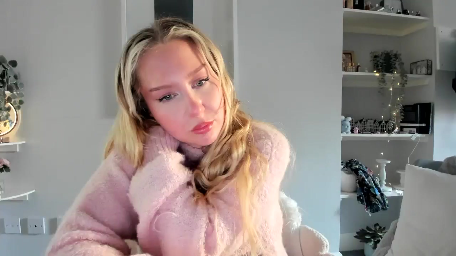 Gallery image thumbnail from AvaCutie's myfreecams stream on, 04/16/2026, 13:33 image 3 of 20
