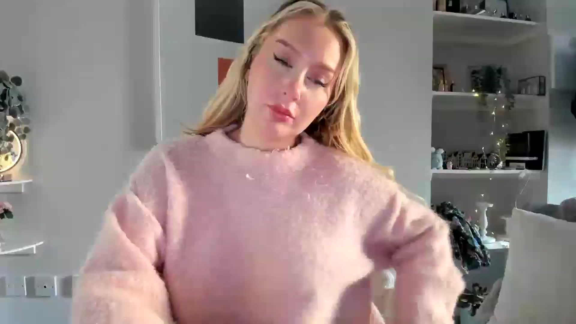 Gallery image thumbnail from AvaCutie's myfreecams stream on, 04/16/2026, 13:33 image 5 of 20