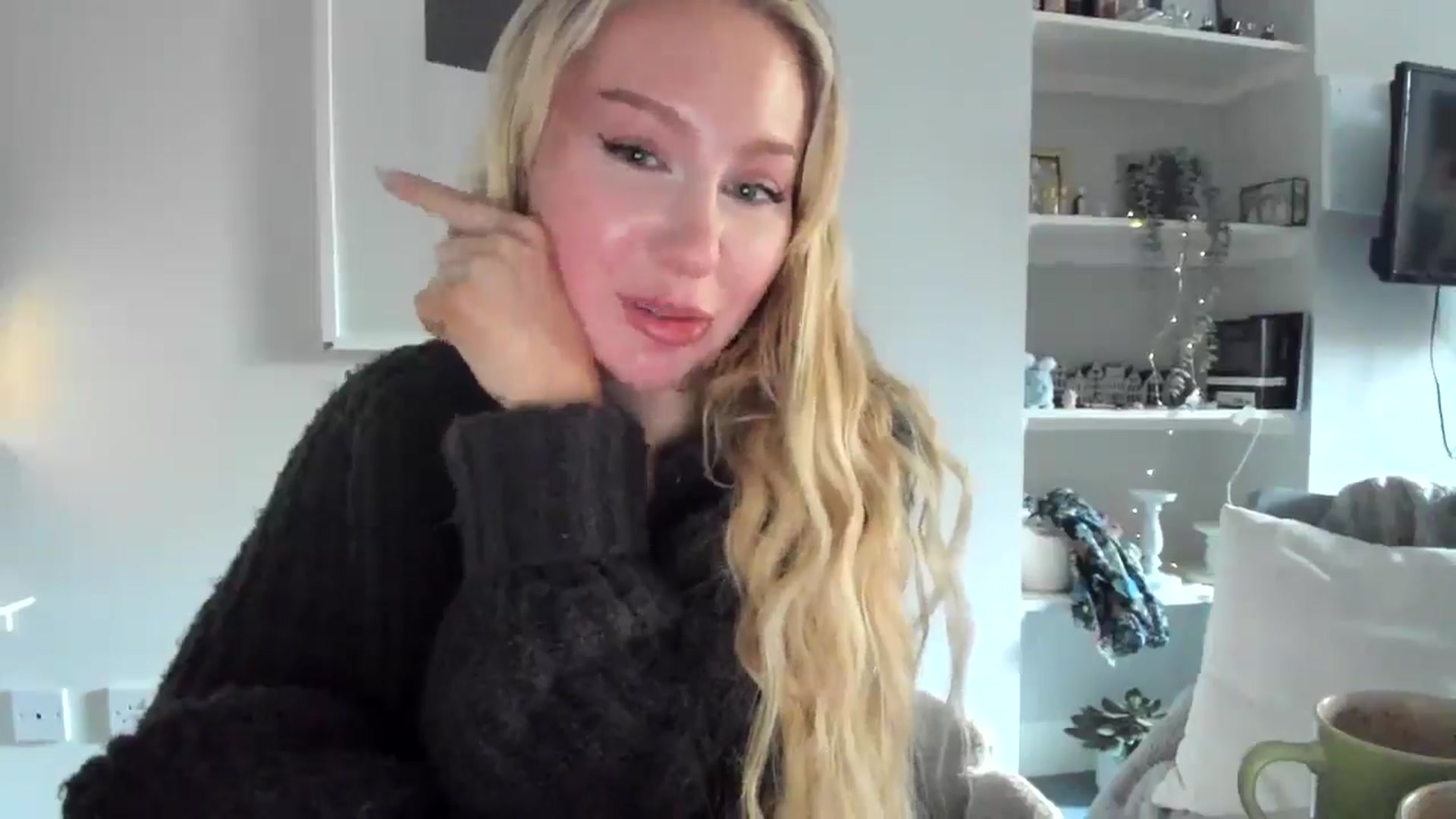 Gallery image thumbnail from AvaCutie's myfreecams stream on, 04/16/2026, 18:40 image 7 of 20