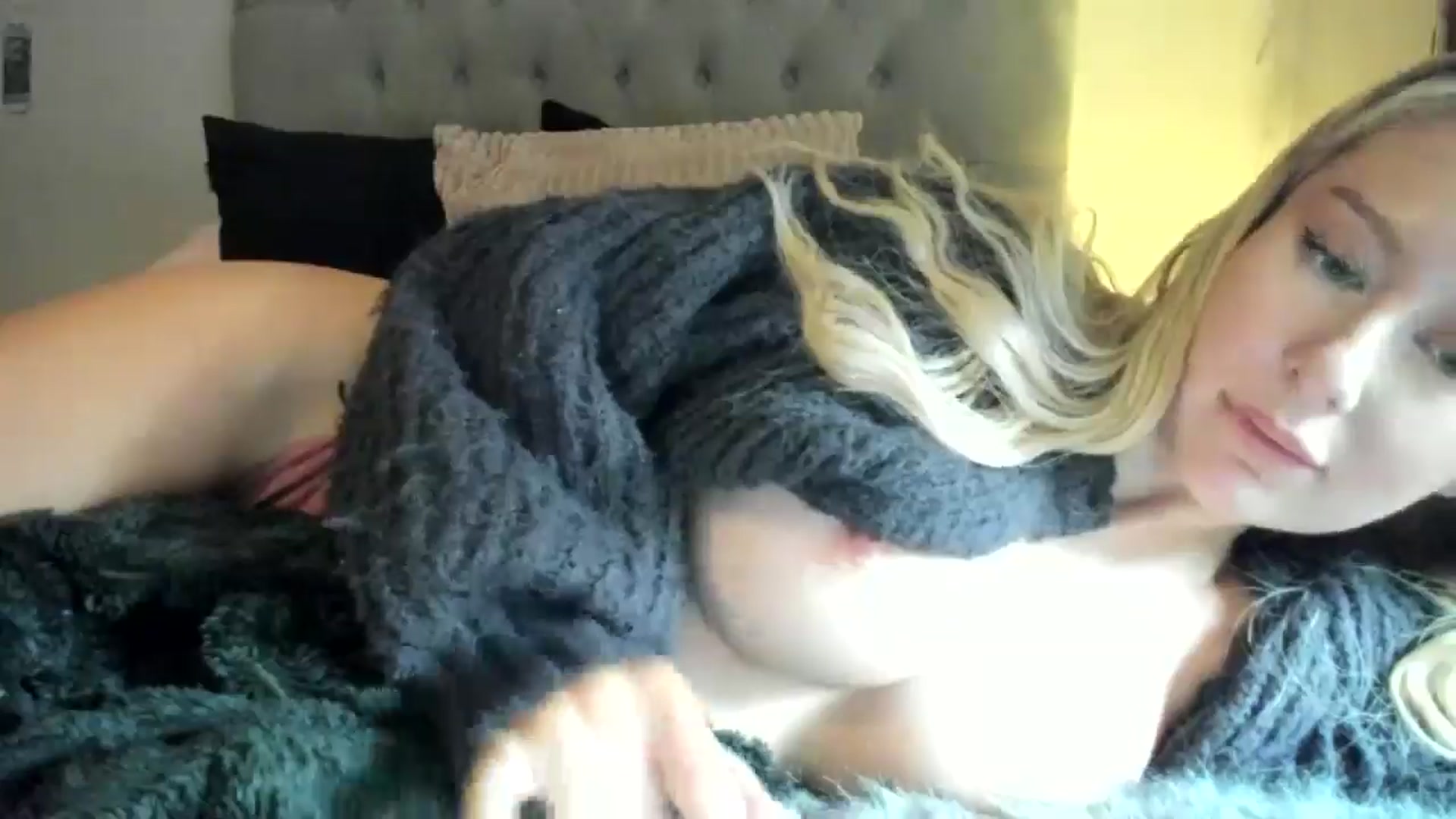 Gallery image thumbnail from AvaCutie's myfreecams stream on, 04/16/2026, 18:40 image 17 of 20