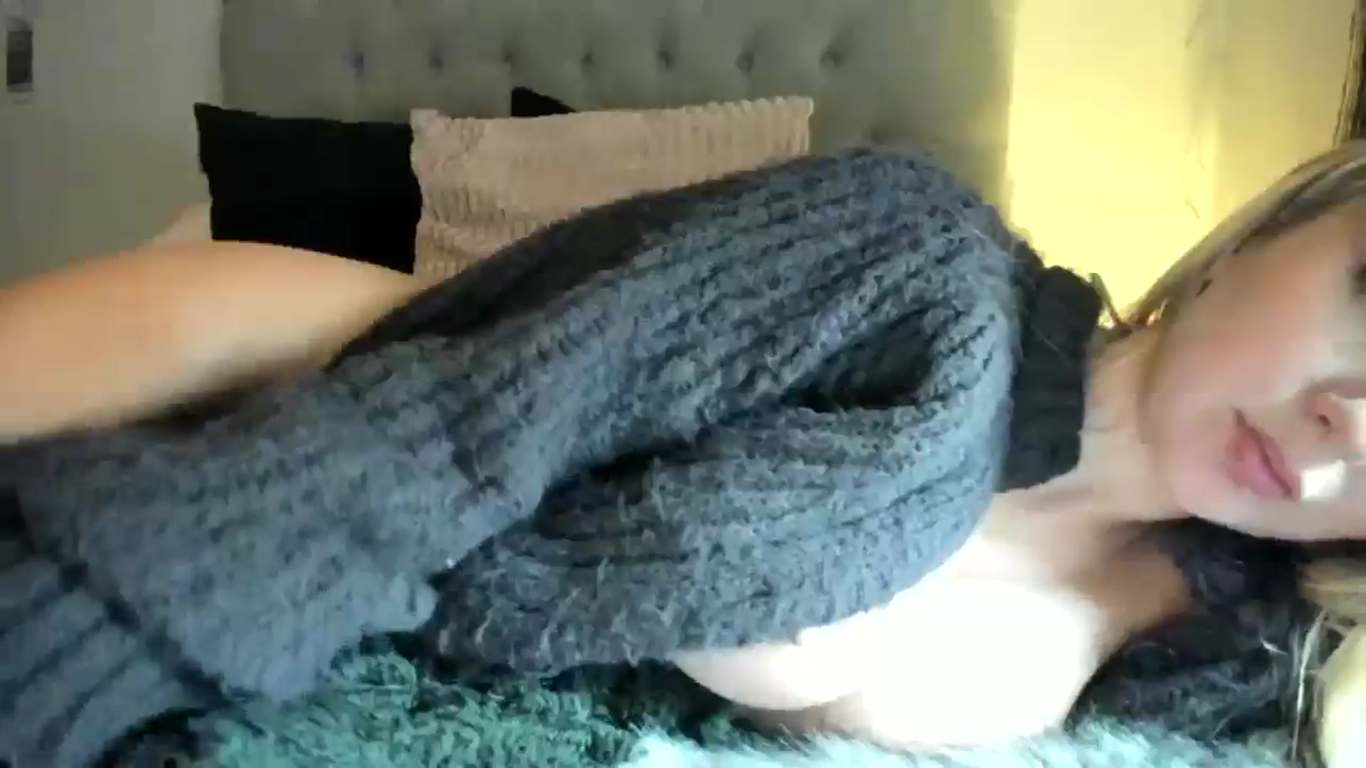 Gallery image thumbnail from AvaCutie's myfreecams stream on, 04/16/2026, 18:40 image 16 of 20