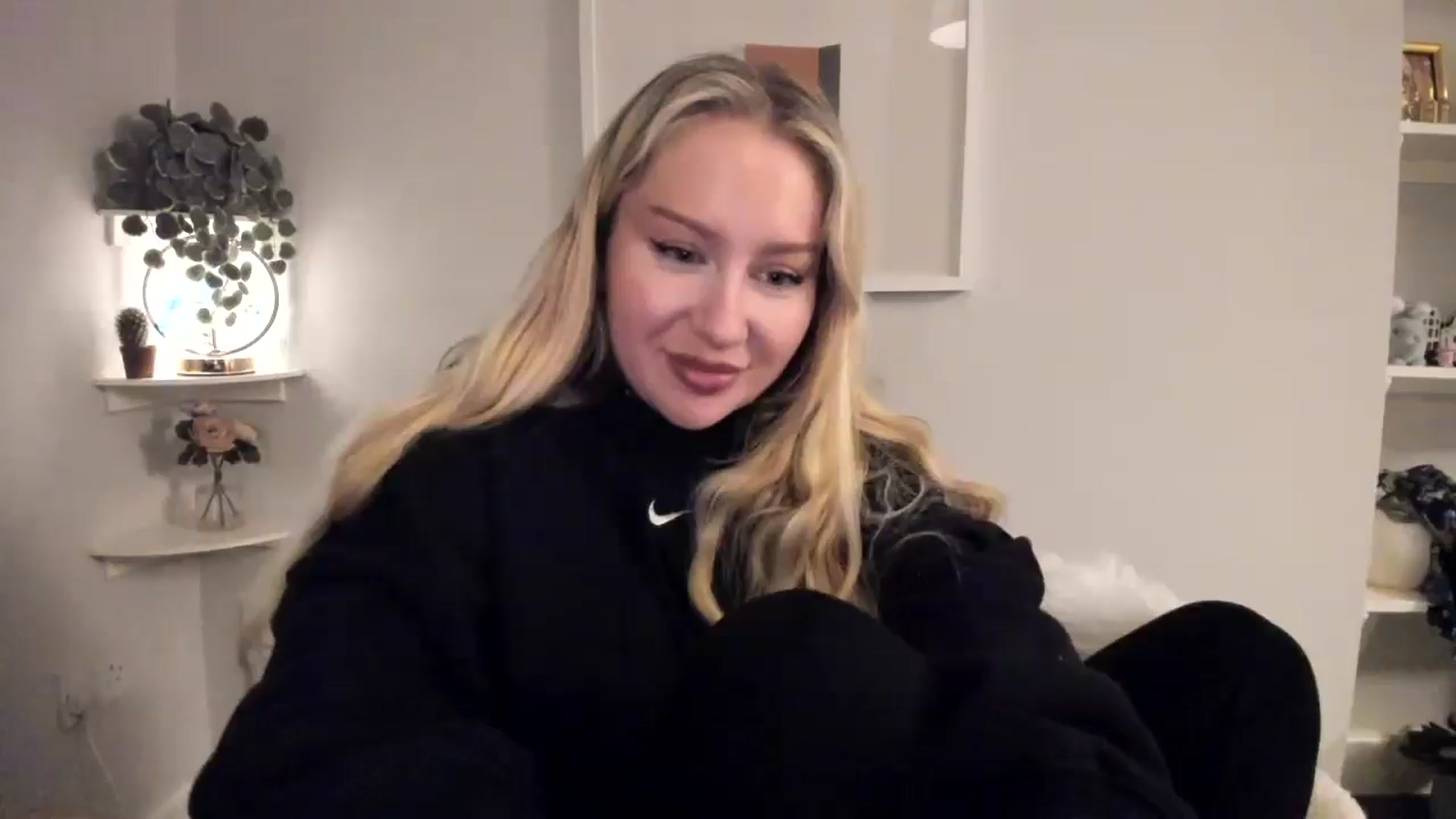 Gallery image thumbnail from AvaCutie's myfreecams stream on, 04/16/2026, 21:01 image 1 of 20