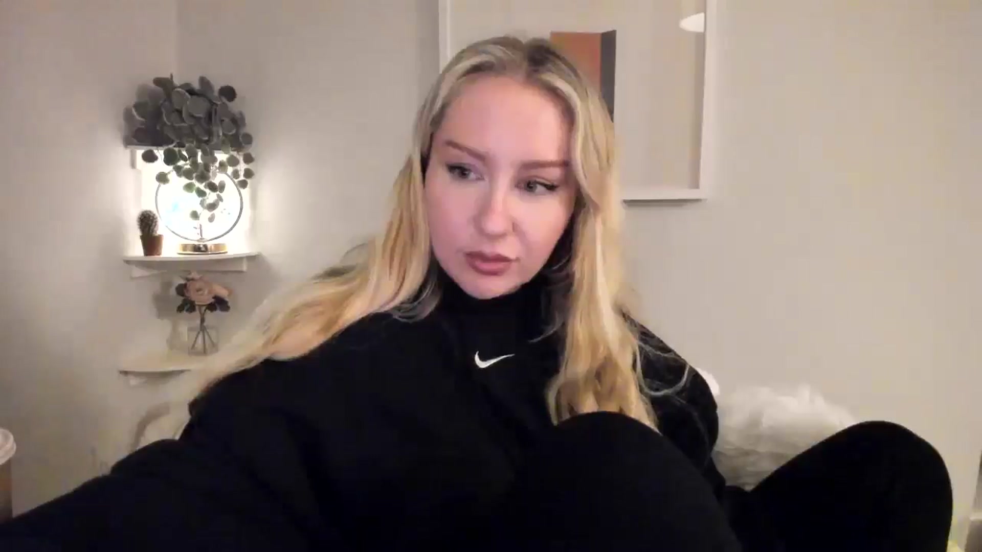 Gallery image thumbnail from AvaCutie's myfreecams stream on, 04/16/2026, 21:01 image 8 of 20