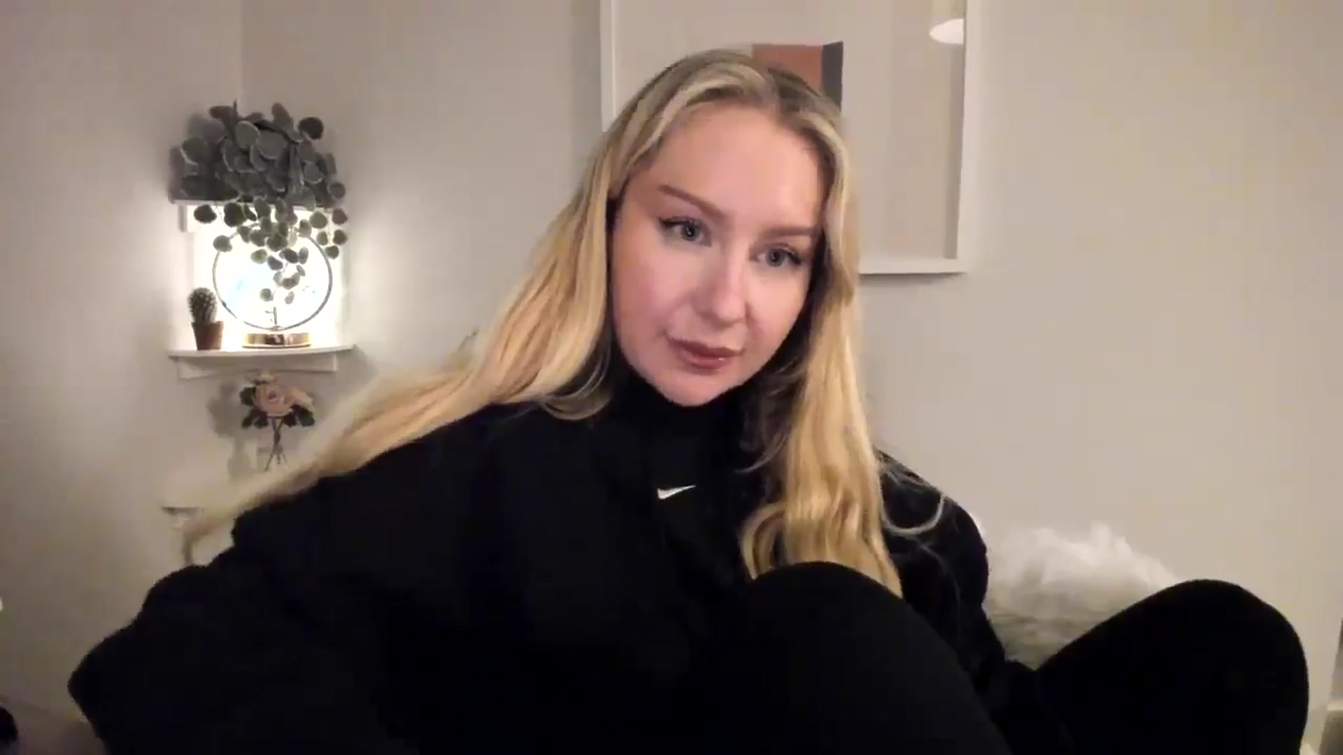 Gallery image thumbnail from AvaCutie's myfreecams stream on, 04/16/2026, 21:01 image 6 of 20