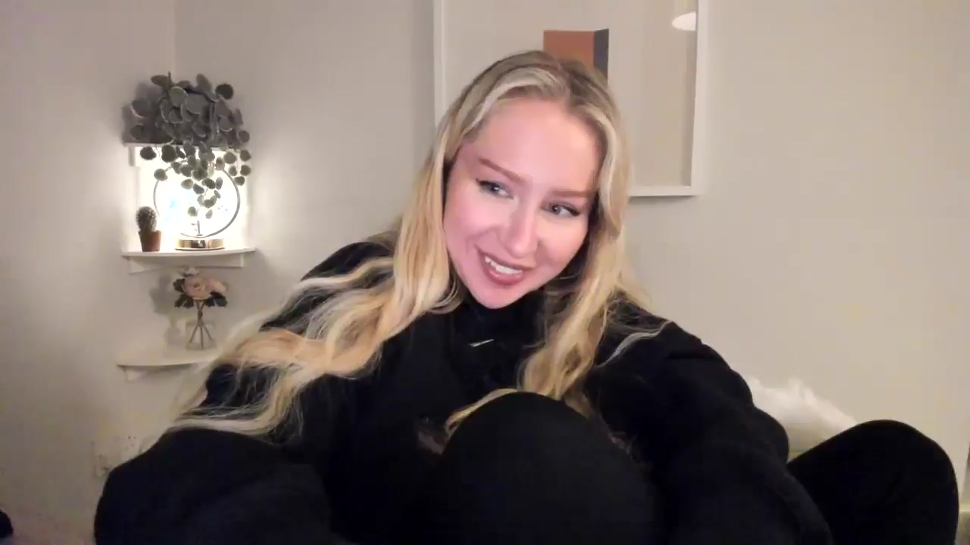 Gallery image thumbnail from AvaCutie's myfreecams stream on, 04/16/2026, 21:01 image 19 of 20