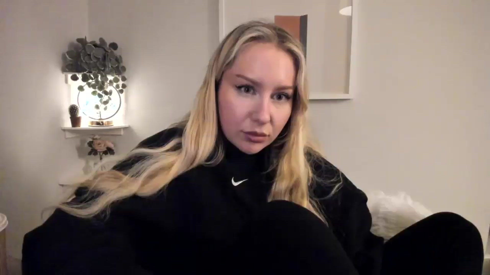 Gallery image thumbnail from AvaCutie's myfreecams stream on, 04/16/2026, 21:01 image 14 of 20