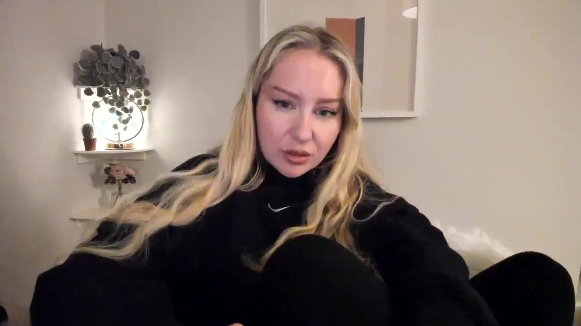 Gallery image thumbnail from AvaCutie's myfreecams stream on, 04/16/2026, 21:01 image 18 of 20