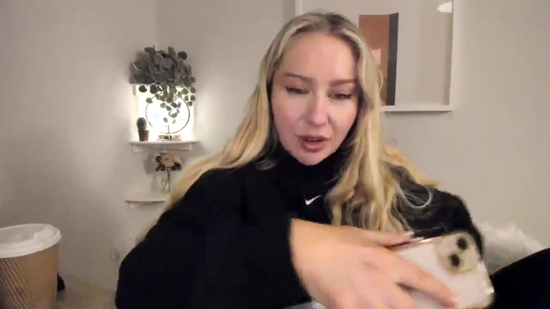 Gallery image thumbnail from AvaCutie's myfreecams stream on, 04/16/2026, 21:01 image 2 of 20