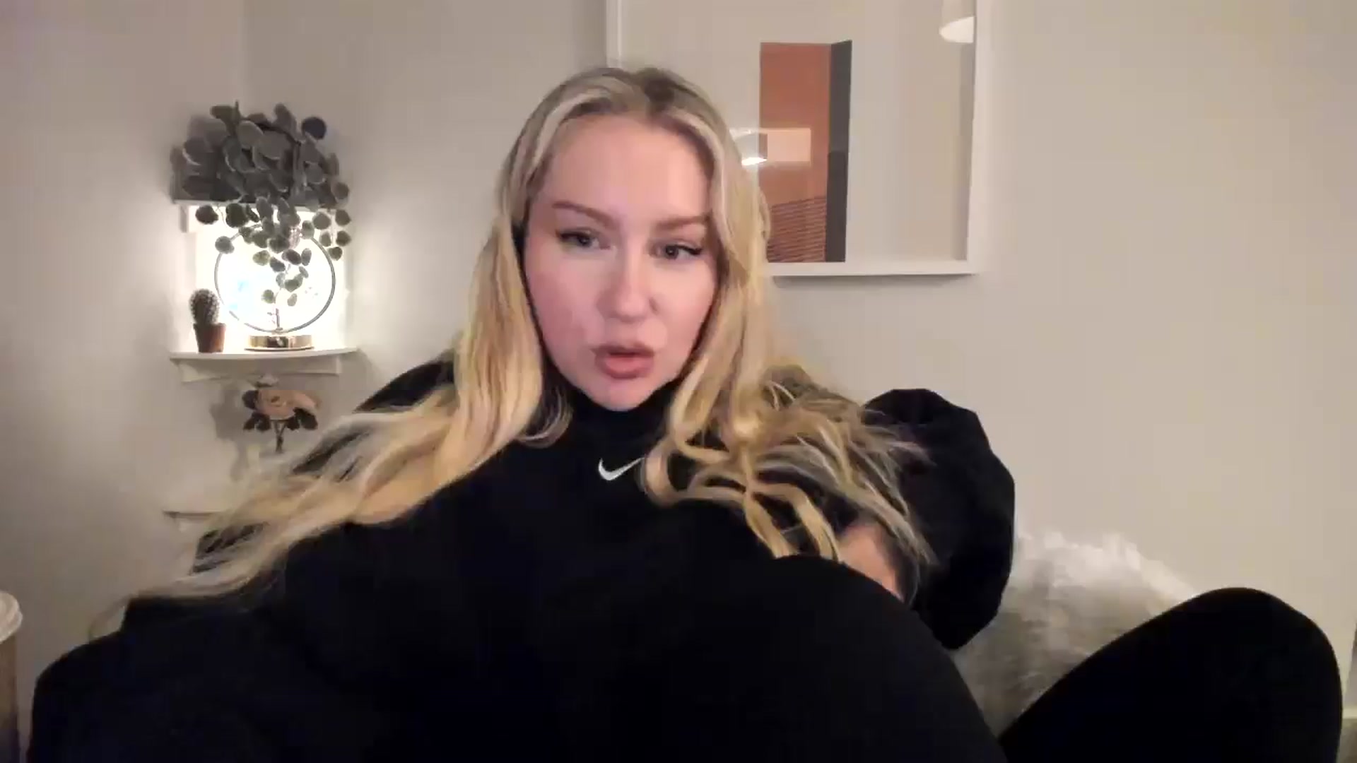 Gallery image thumbnail from AvaCutie's myfreecams stream on, 04/16/2026, 21:01 image 15 of 20