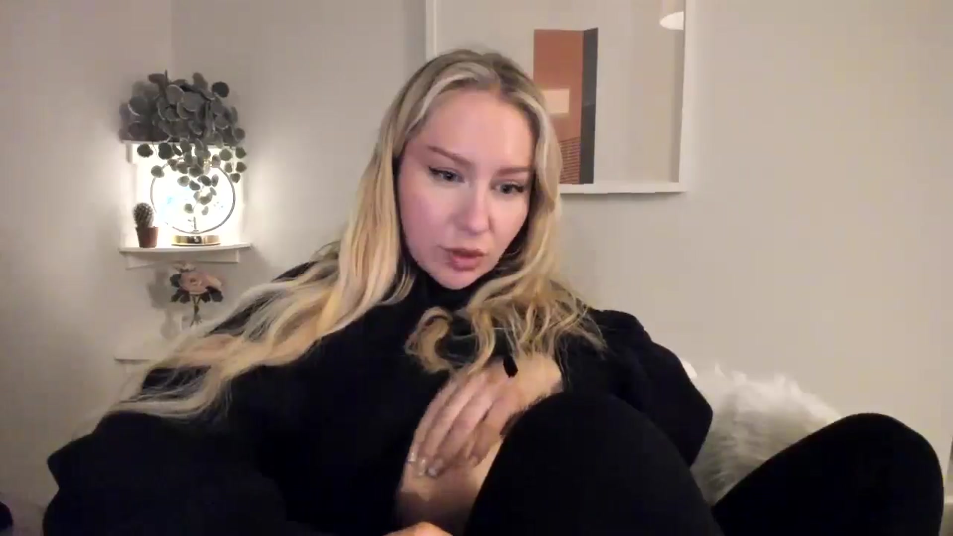 Gallery image thumbnail from AvaCutie's myfreecams stream on, 04/16/2026, 21:01 image 17 of 20