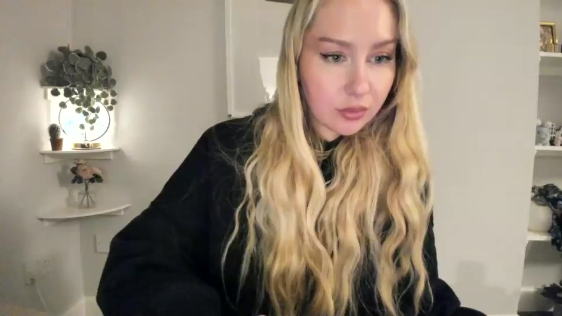 Gallery image thumbnail from AvaCutie's myfreecams stream on, 04/16/2026, 21:31 image 1 of 20