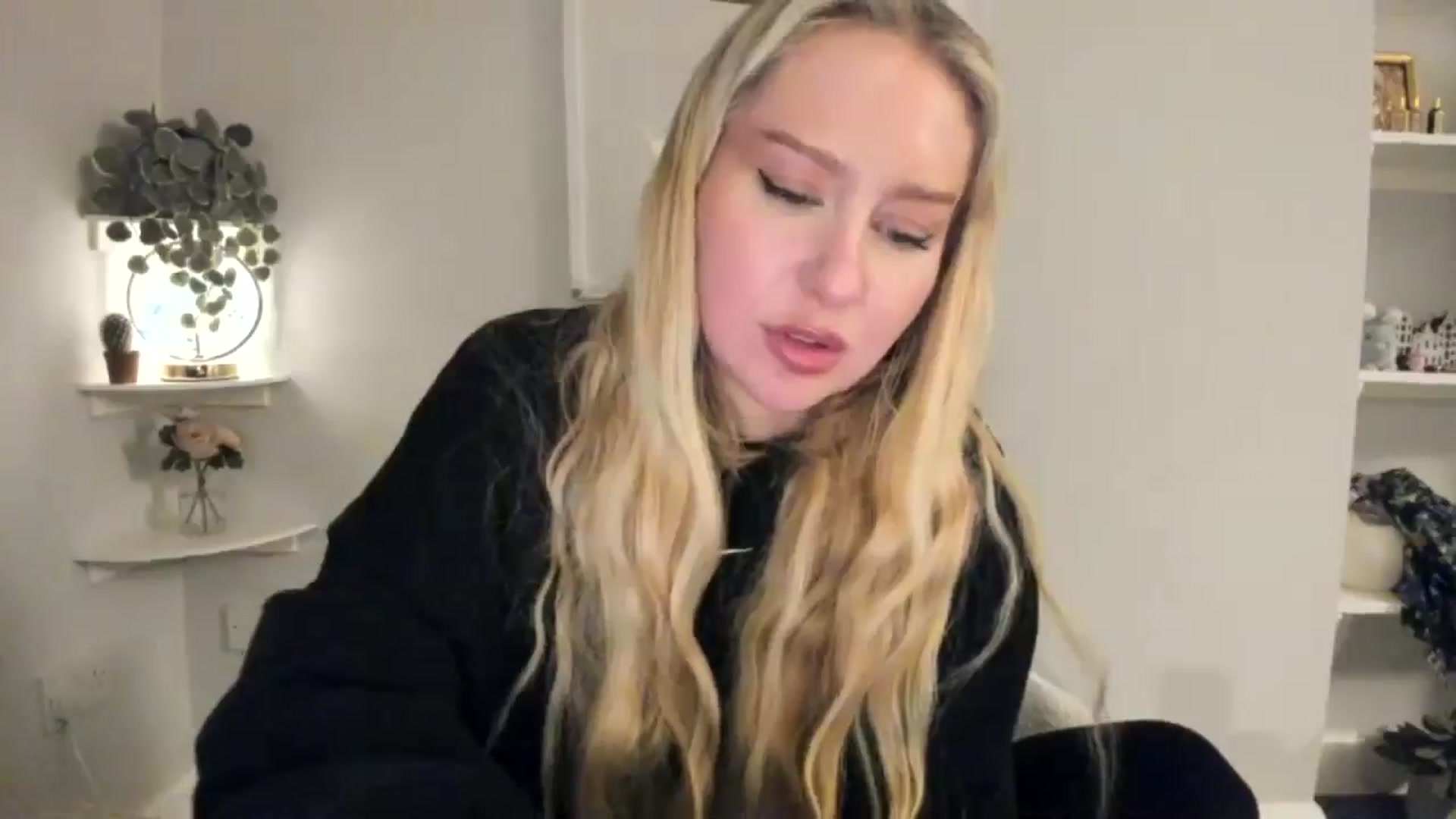 Gallery image thumbnail from AvaCutie's myfreecams stream on, 04/16/2026, 21:31 image 5 of 20