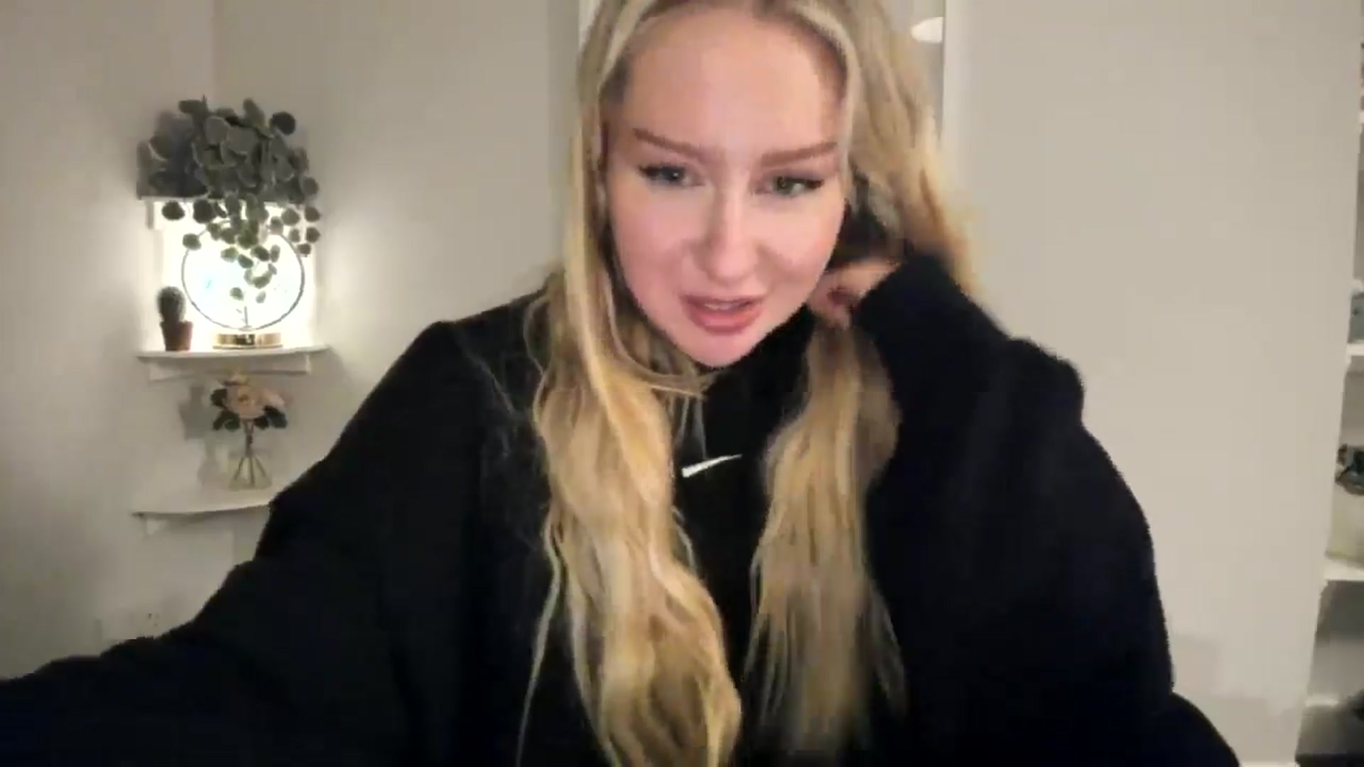Gallery image thumbnail from AvaCutie's myfreecams stream on, 04/16/2026, 21:31 image 7 of 20