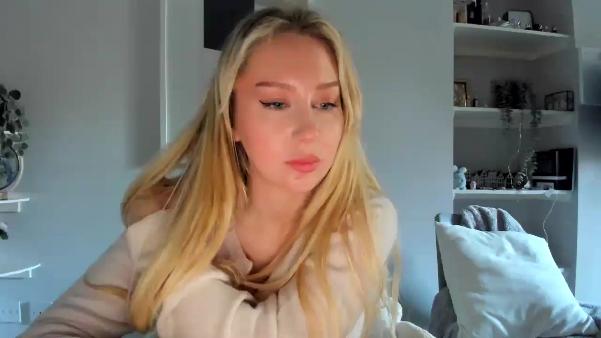 Gallery image thumbnail from AvaCutie's myfreecams stream on, 04/17/2026, 17:09 image 6 of 20