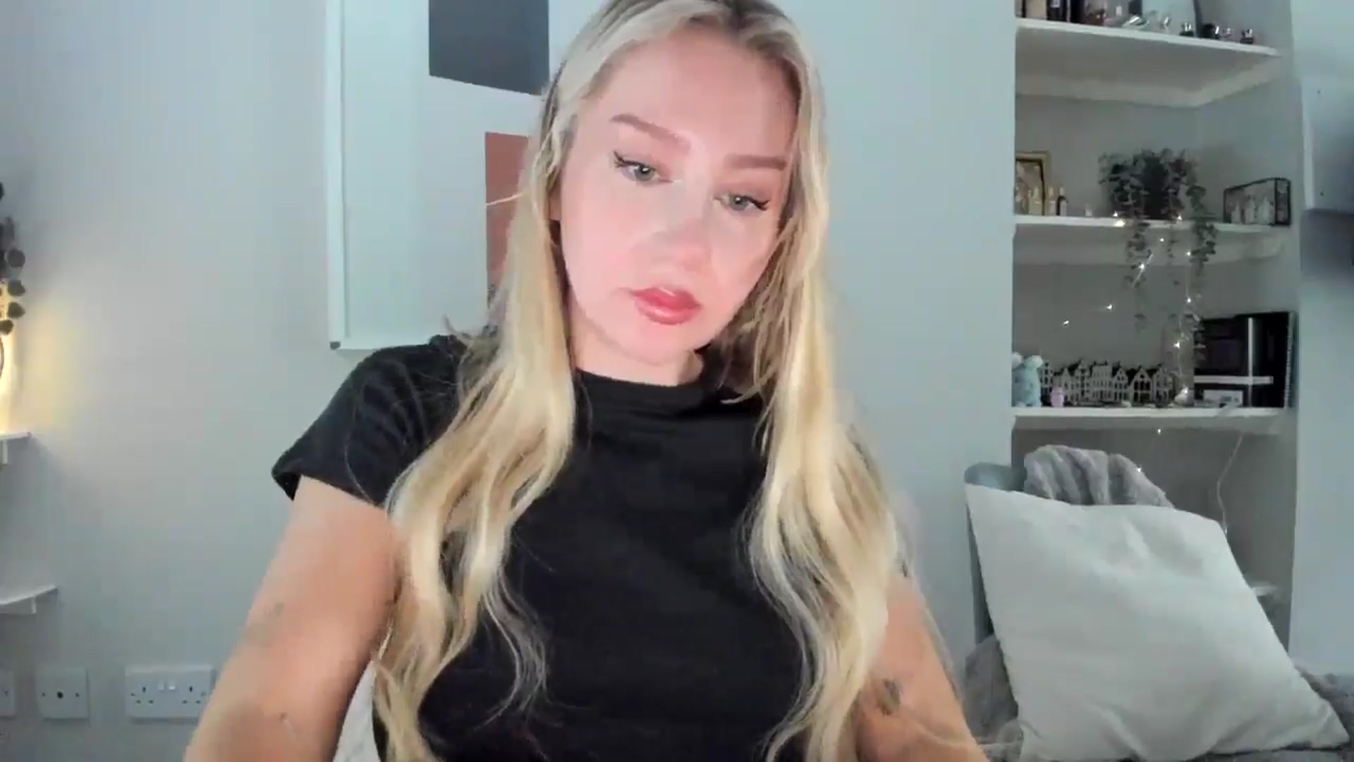 Gallery image thumbnail from AvaCutie's myfreecams stream on, 04/18/2026, 10:57 image 11 of 20