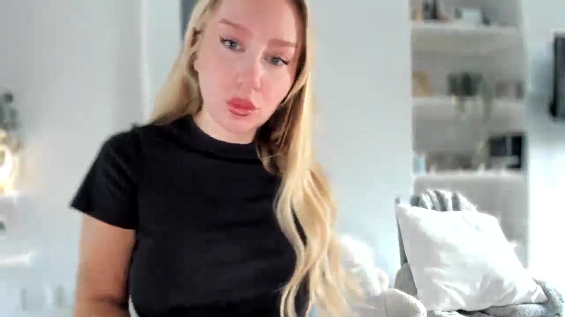 Gallery image thumbnail from AvaCutie's myfreecams stream on, 04/18/2026, 10:57 image 6 of 20