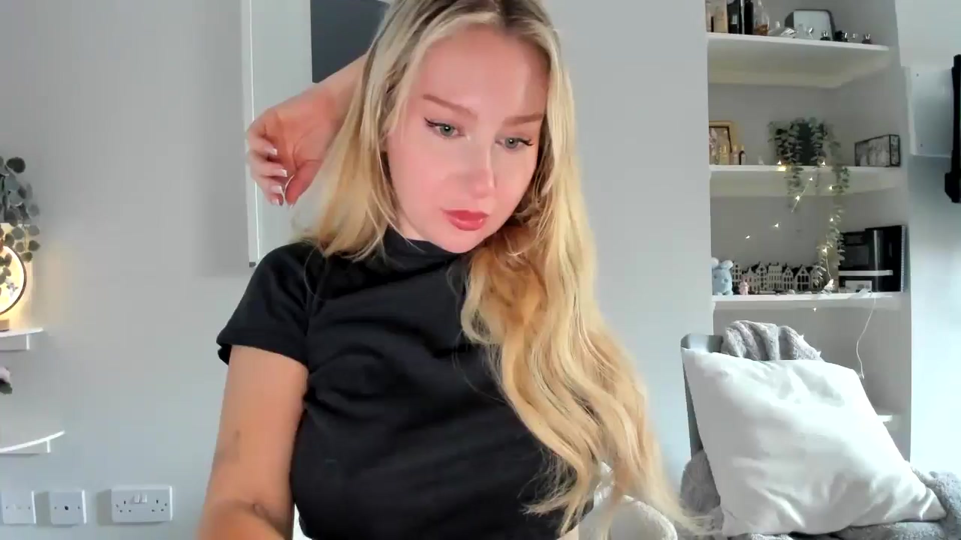 Gallery image thumbnail from AvaCutie's myfreecams stream on, 04/18/2026, 10:57 image 2 of 20