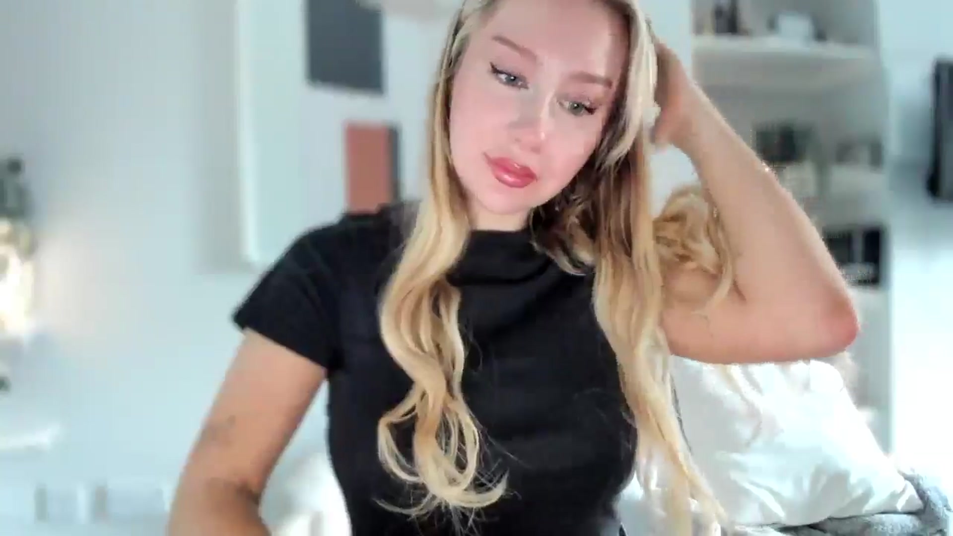 Gallery image thumbnail from AvaCutie's myfreecams stream on, 04/18/2026, 10:57 image 5 of 20