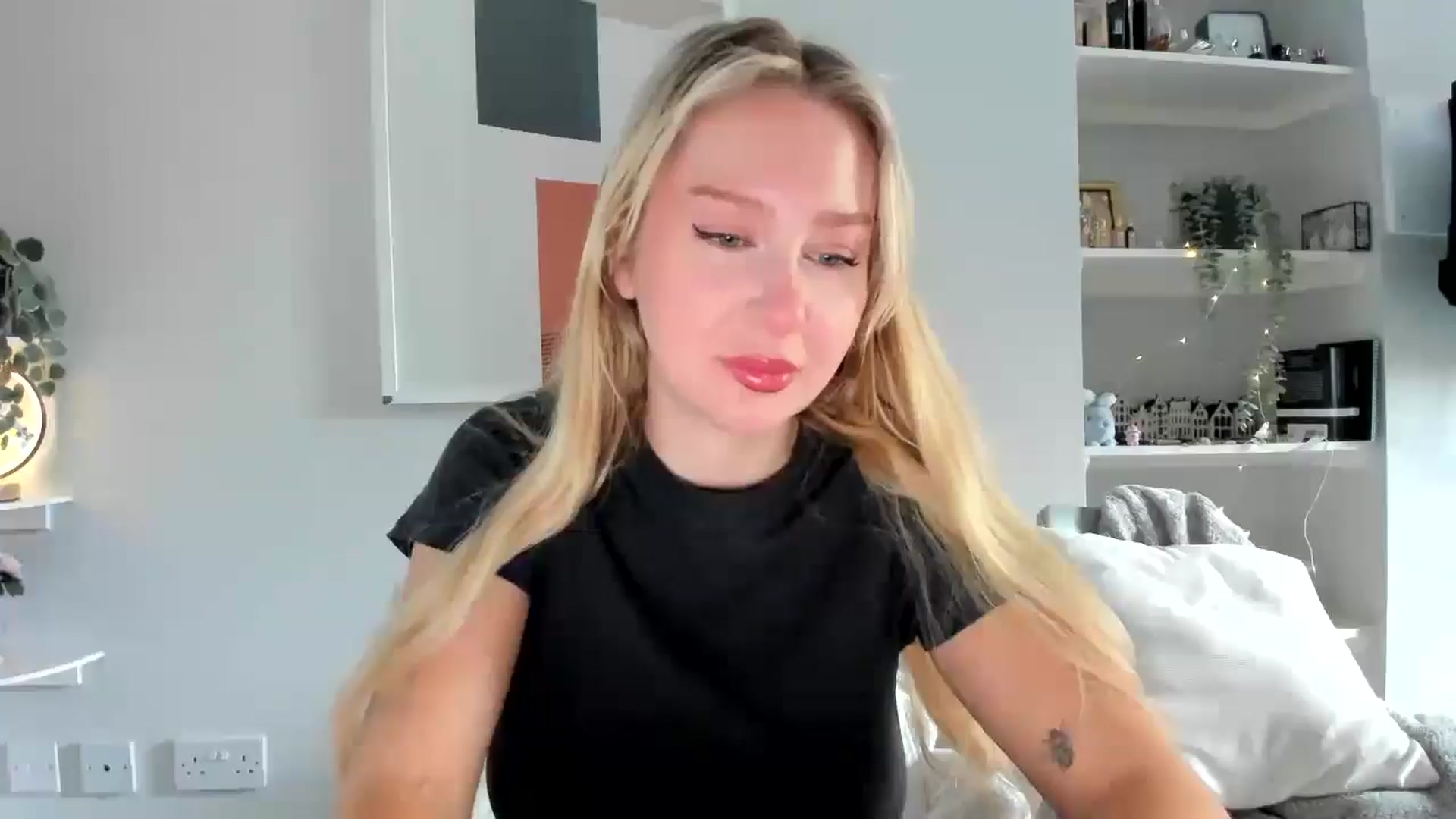 Gallery image thumbnail from AvaCutie's myfreecams stream on, 04/18/2026, 10:57 image 3 of 20
