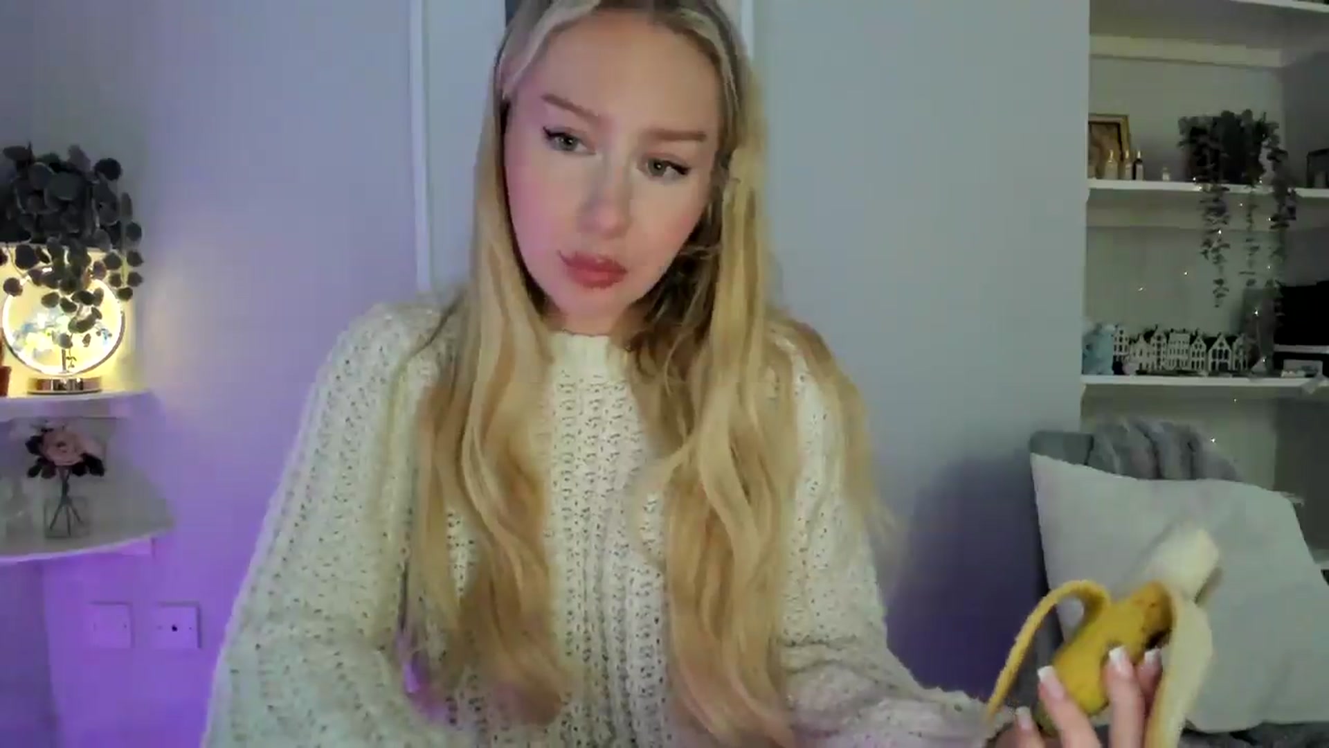 Gallery image thumbnail from AvaCutie's myfreecams stream on, 04/18/2026, 17:10 image 2 of 20