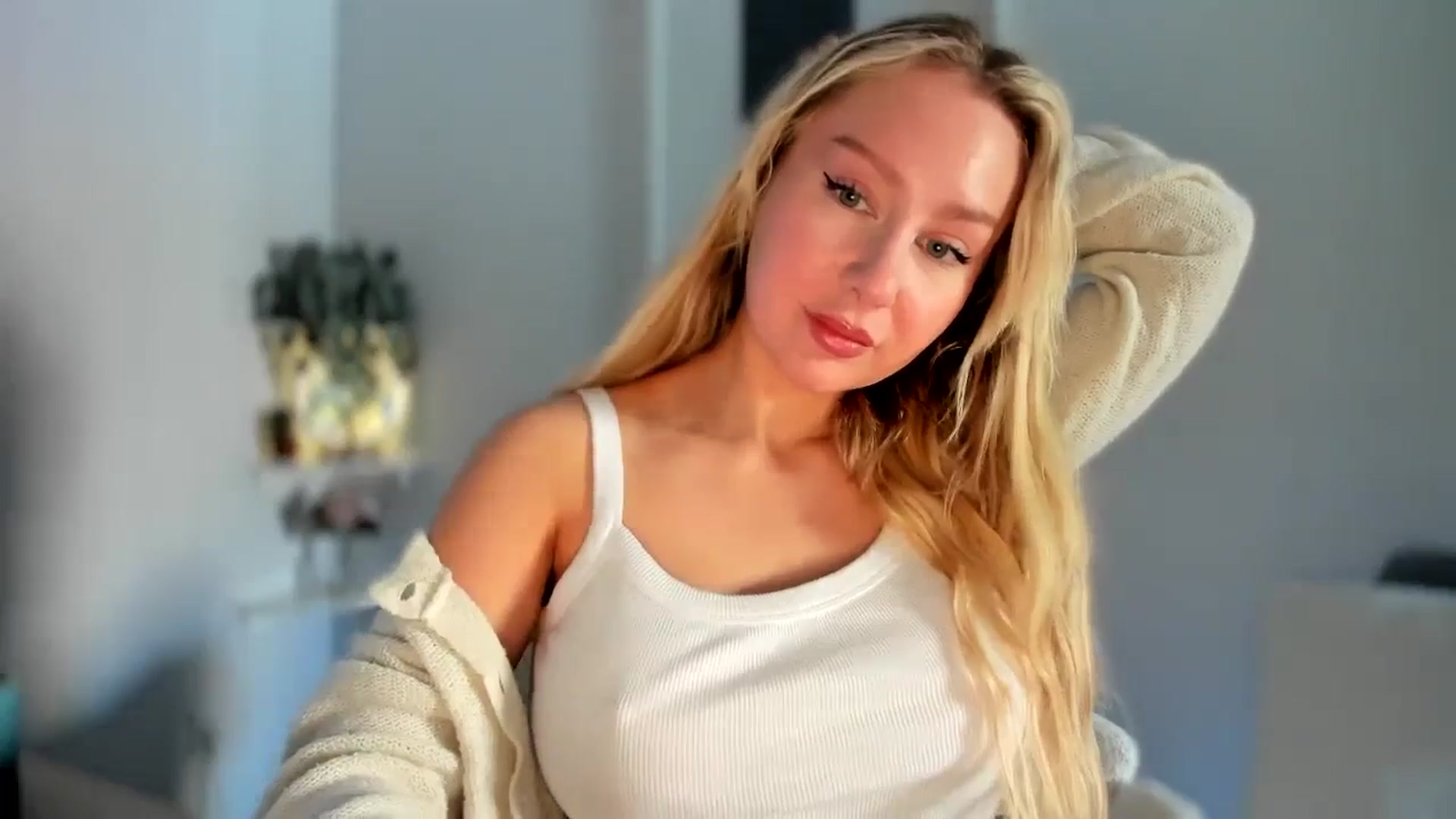 Gallery image thumbnail from AvaCutie's myfreecams stream on, 04/20/2026, 12:12 image 19 of 20