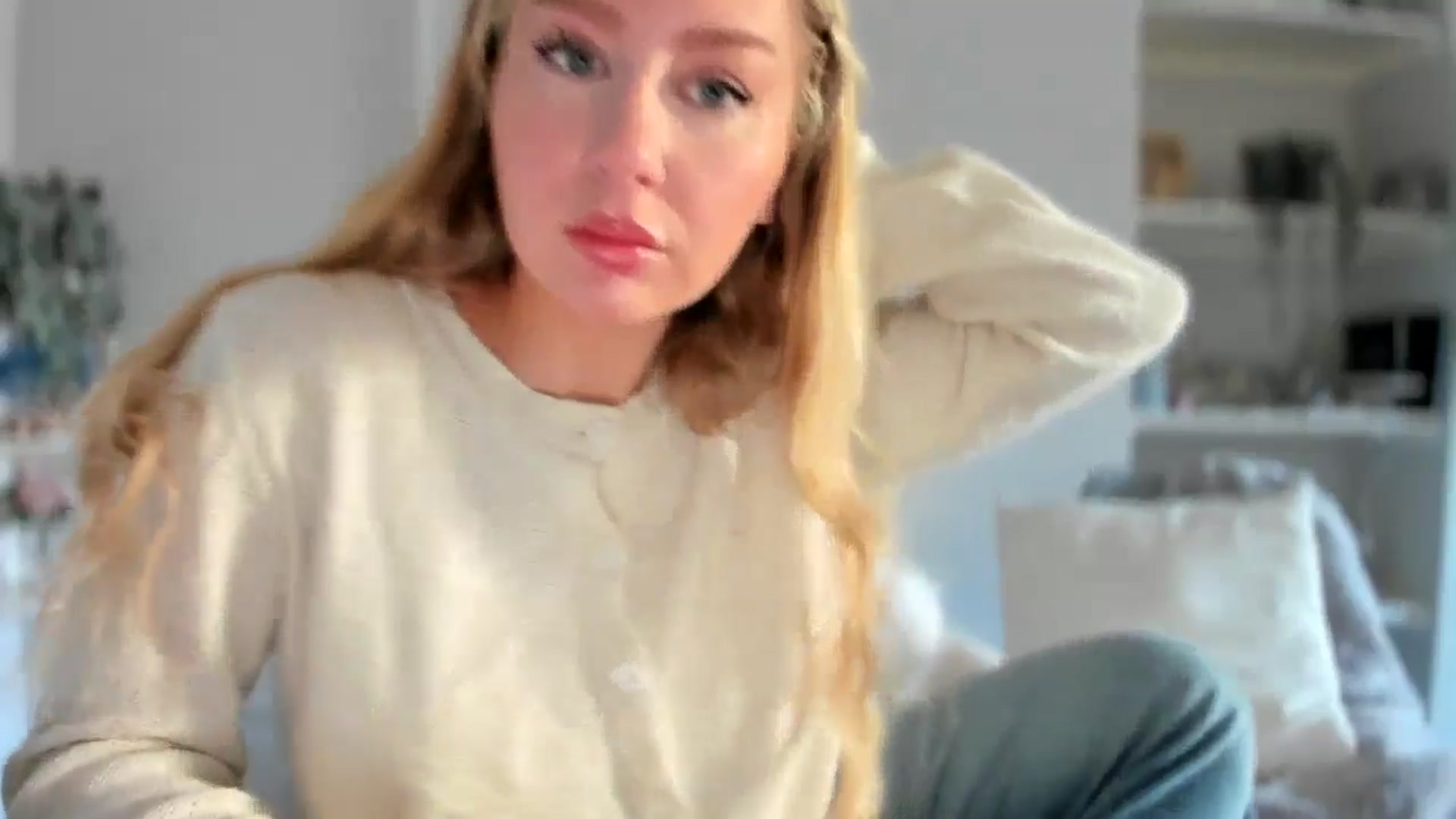 Gallery image thumbnail from AvaCutie's myfreecams stream on, 04/20/2026, 12:12 image 3 of 20