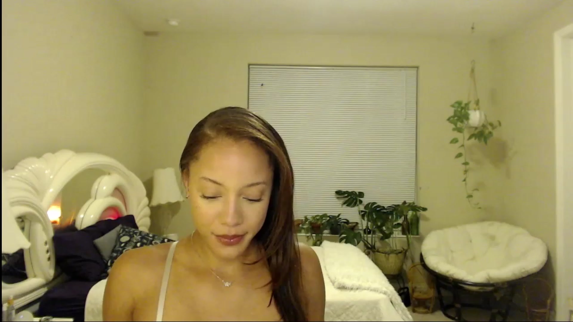Gallery image thumbnail from AvaDollxo's myfreecams stream on, 10/30/2023, 04:38 image 12 of 20