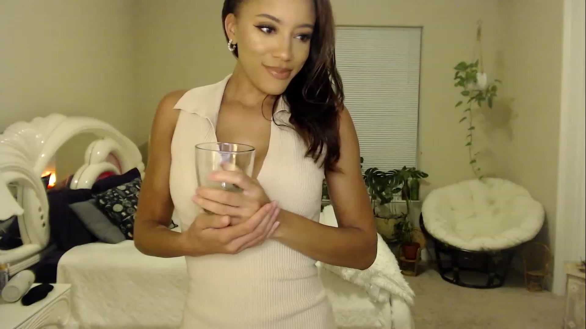 Gallery image thumbnail from AvaDollxo's myfreecams stream on, 11/04/2023, 05:05 image 8 of 20