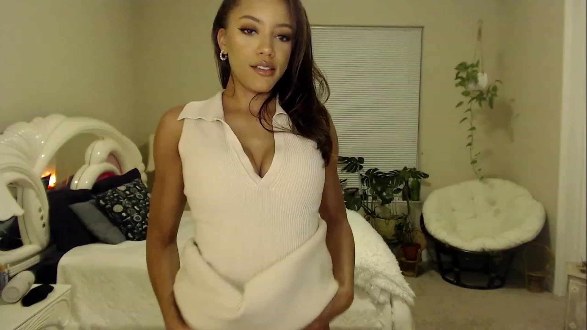 Gallery image thumbnail from AvaDollxo's myfreecams stream on, 11/04/2023, 05:05 image 3 of 20