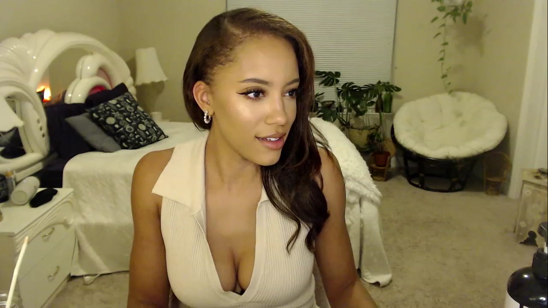 Gallery image thumbnail from AvaDollxo's myfreecams stream on, 11/04/2023, 06:44 image 2 of 20