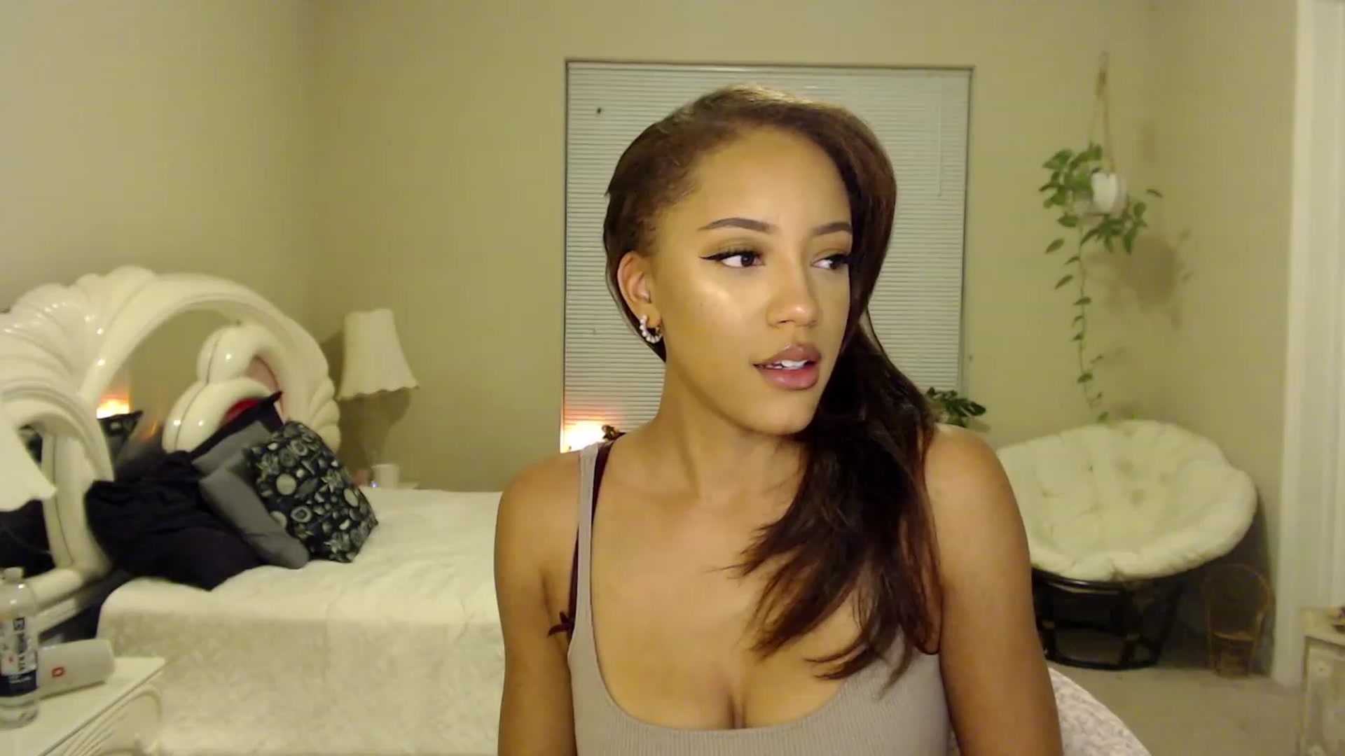 Gallery image thumbnail from AvaDollxo's myfreecams stream on, 11/05/2023, 07:28 image 6 of 20