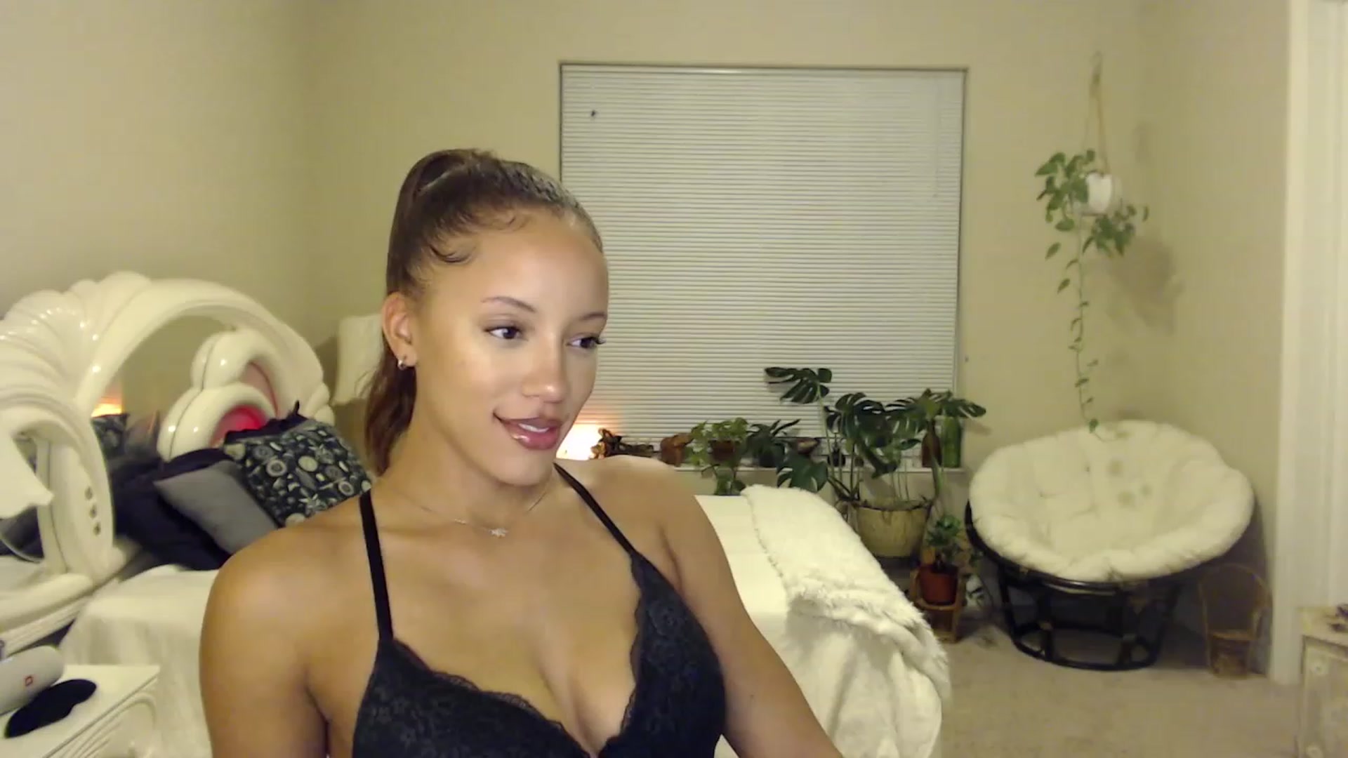 Gallery image thumbnail from AvaDollxo's myfreecams stream on, 11/10/2023, 06:36 image 6 of 20