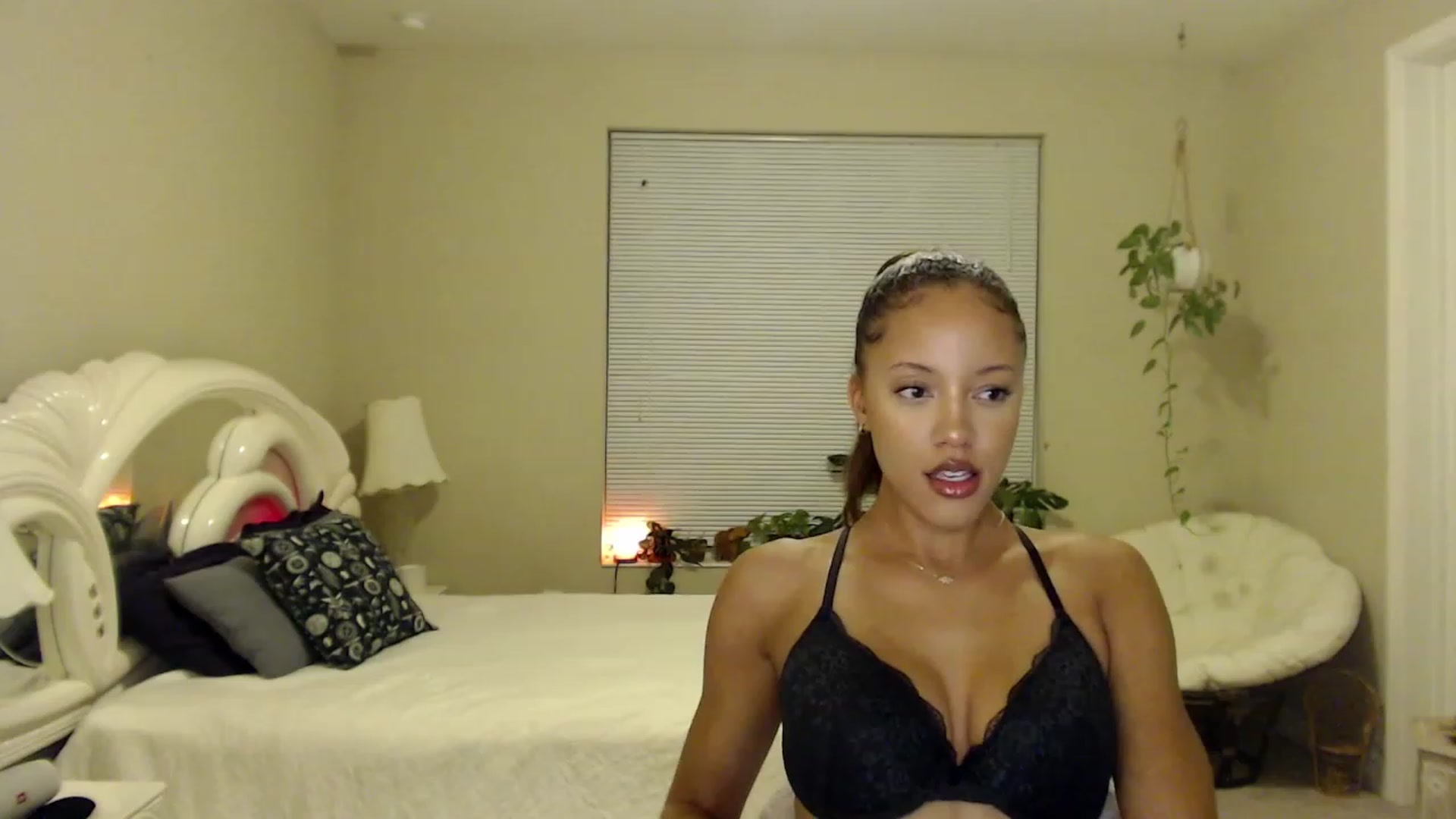 Gallery image thumbnail from AvaDollxo's myfreecams stream on, 11/10/2023, 06:36 image 10 of 20