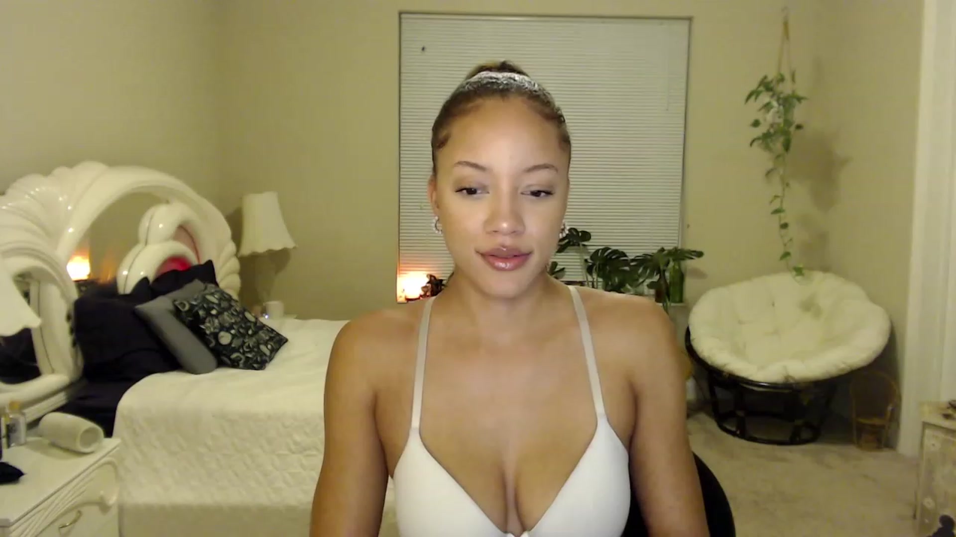 Gallery image thumbnail from AvaDollxo's myfreecams stream on, 11/14/2023, 07:44 image 7 of 20
