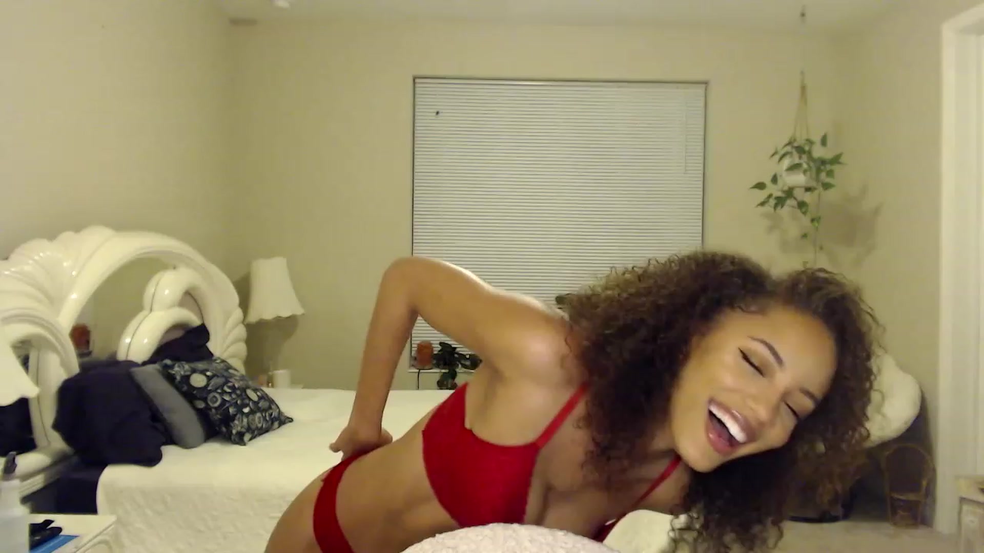 Gallery image thumbnail from AvaDollxo's myfreecams stream on, 11/18/2023, 07:52 image 4 of 20