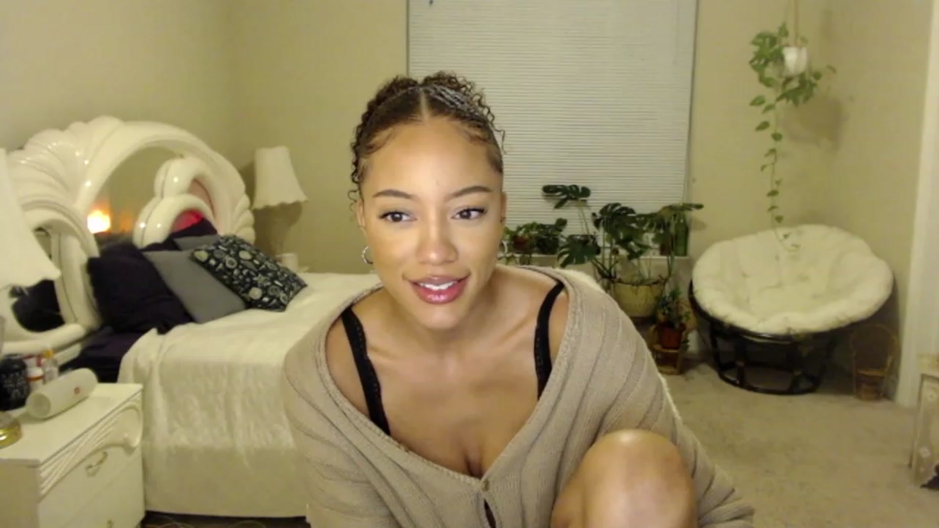 Gallery image thumbnail from AvaDollxo's myfreecams stream on, 11/25/2023, 07:18 image 7 of 20